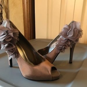 Nine West 7M silver embellished peep toe pumps